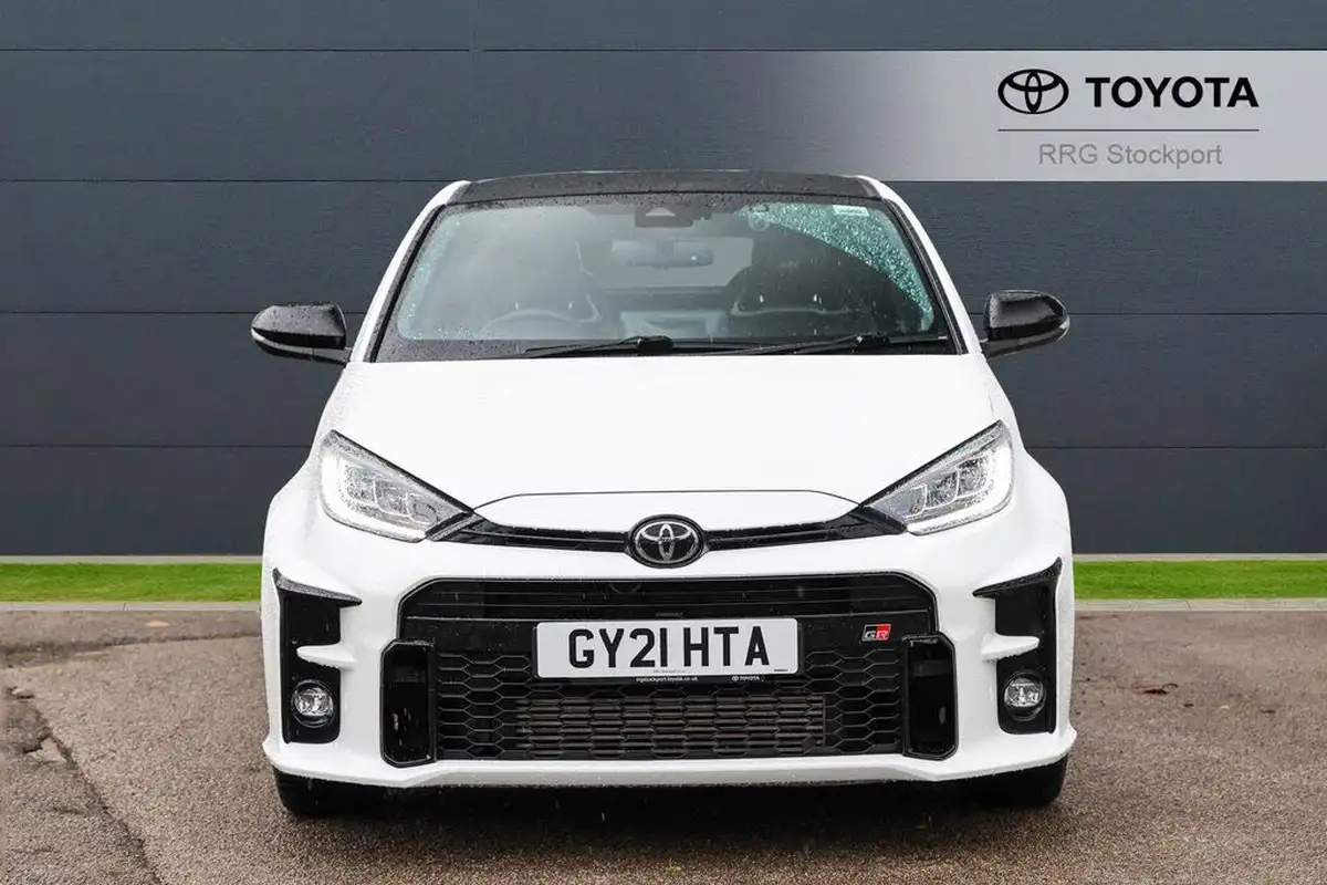 2021-toyota-yaris-16-gr-circuit-pack-big-14