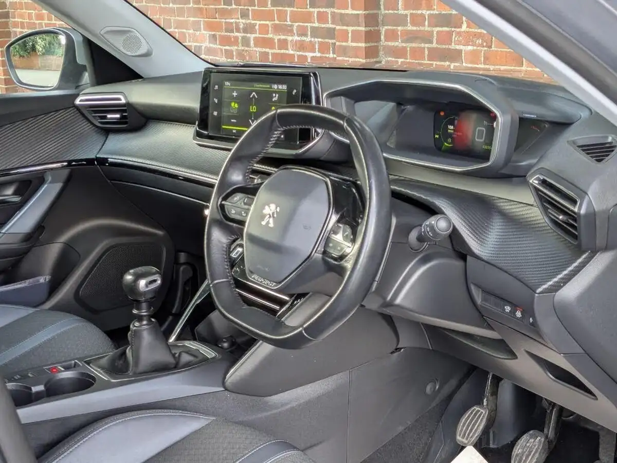 2020-peugeot-2008-suv-12-puretech-allure-100bhp-big-34