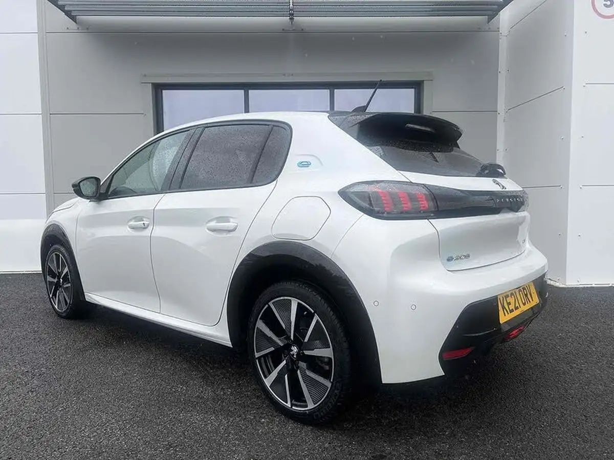 2021-peugeot-208-e-gt-50kwh-big-6