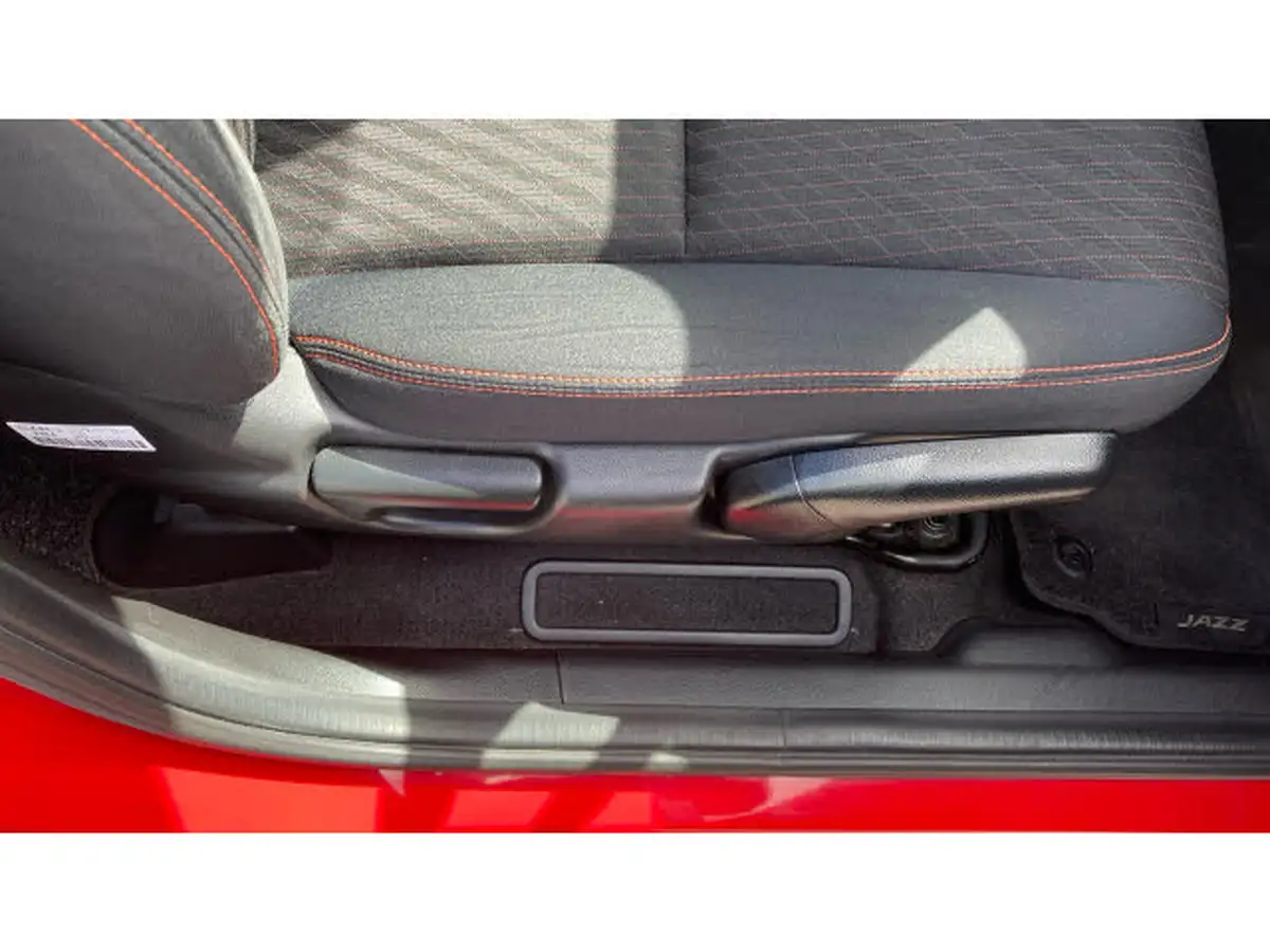2019-honda-jazz-15-i-vtec-sport-navi-big-17