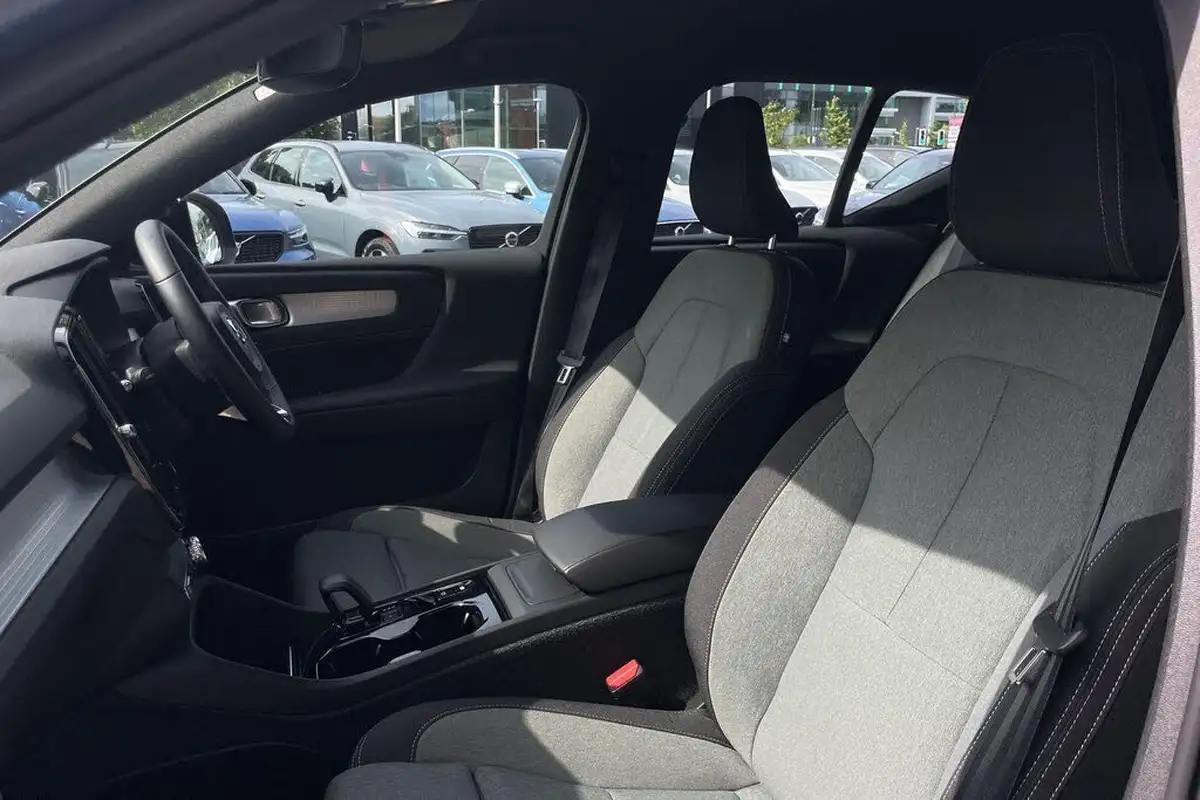 2022-volvo-xc40-20-b3-plus-big-26
