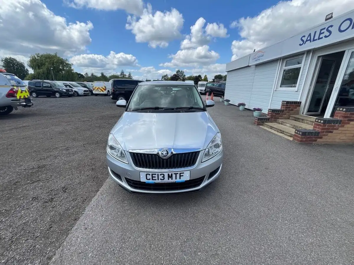 2013-skoda-fabia-12-se-70bhp-hatchback-1198cc-big-1