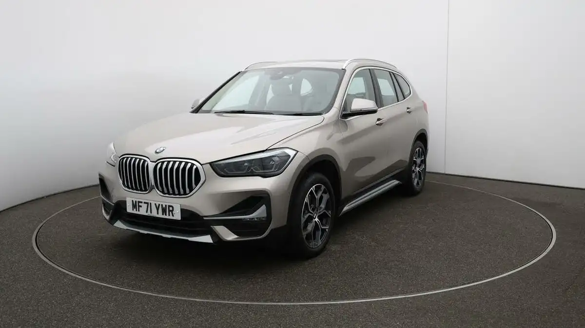 2021-bmw-x1-15-sdrive18i-xline-dct-big-40