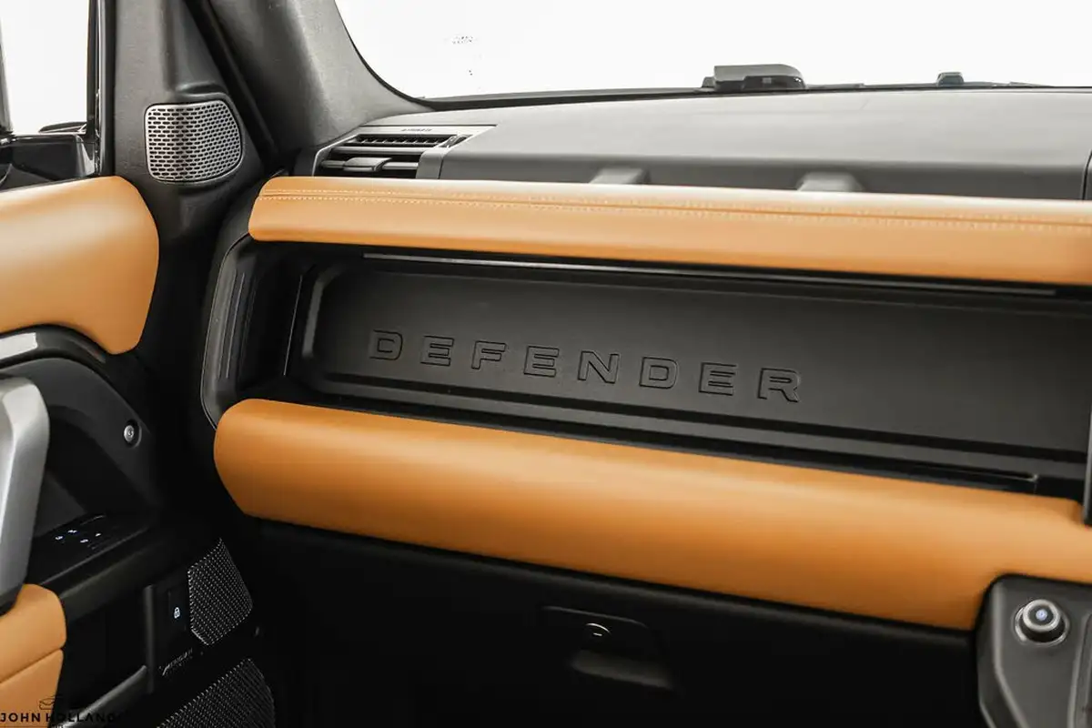 2022-land-rover-110-defender-50-p525-v8-big-42