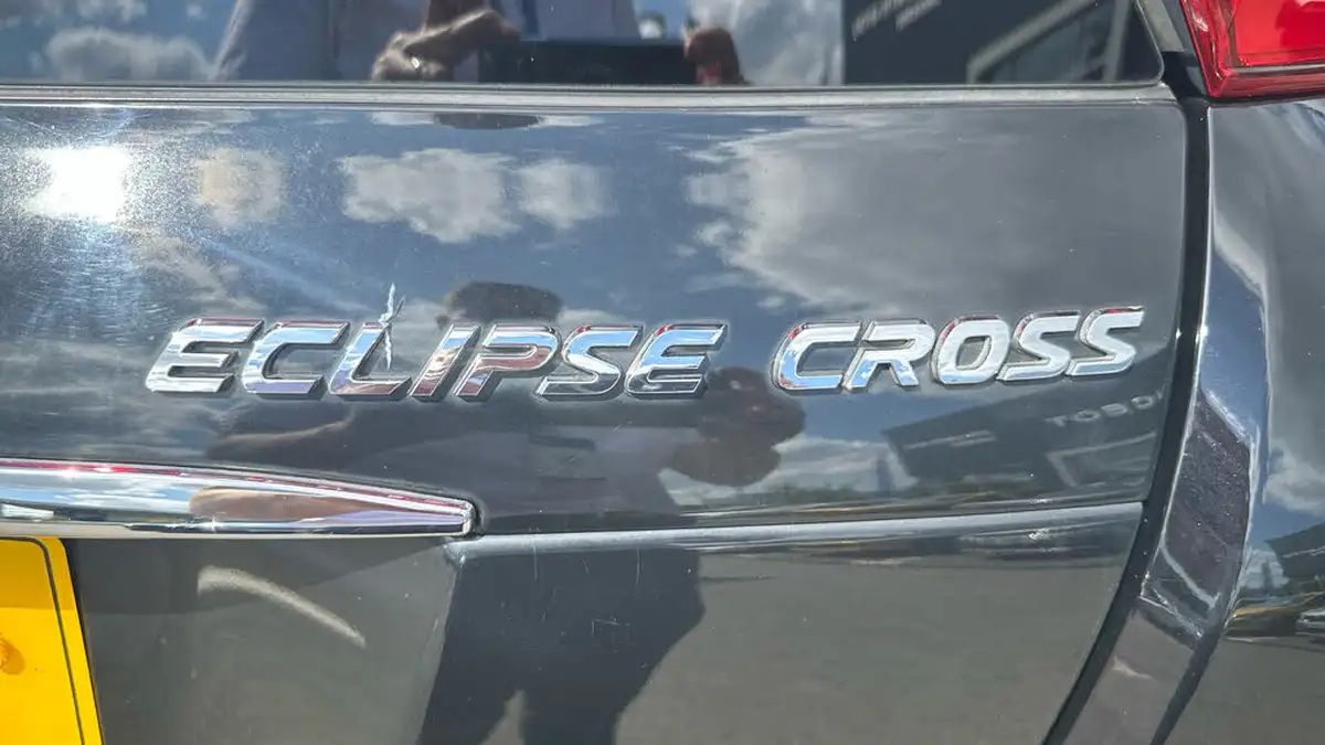 2019-mitsubishi-eclipse-cross-15-3-big-43
