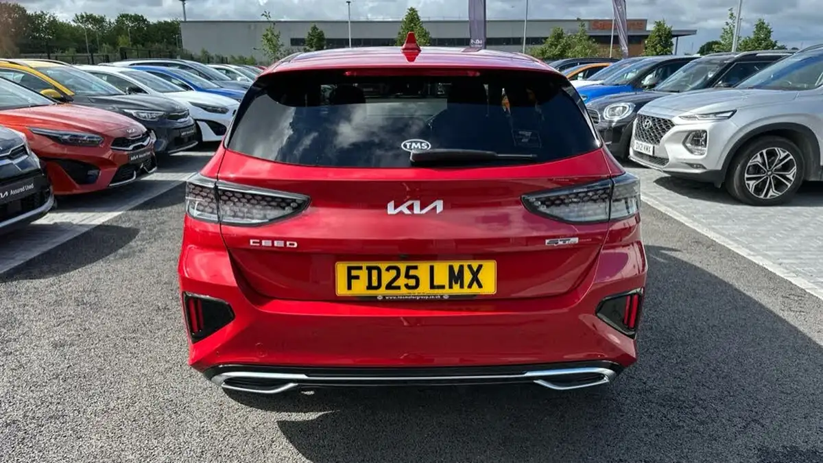2025-kia-ceed-15-t-gdi-gt-line-dct-big-28