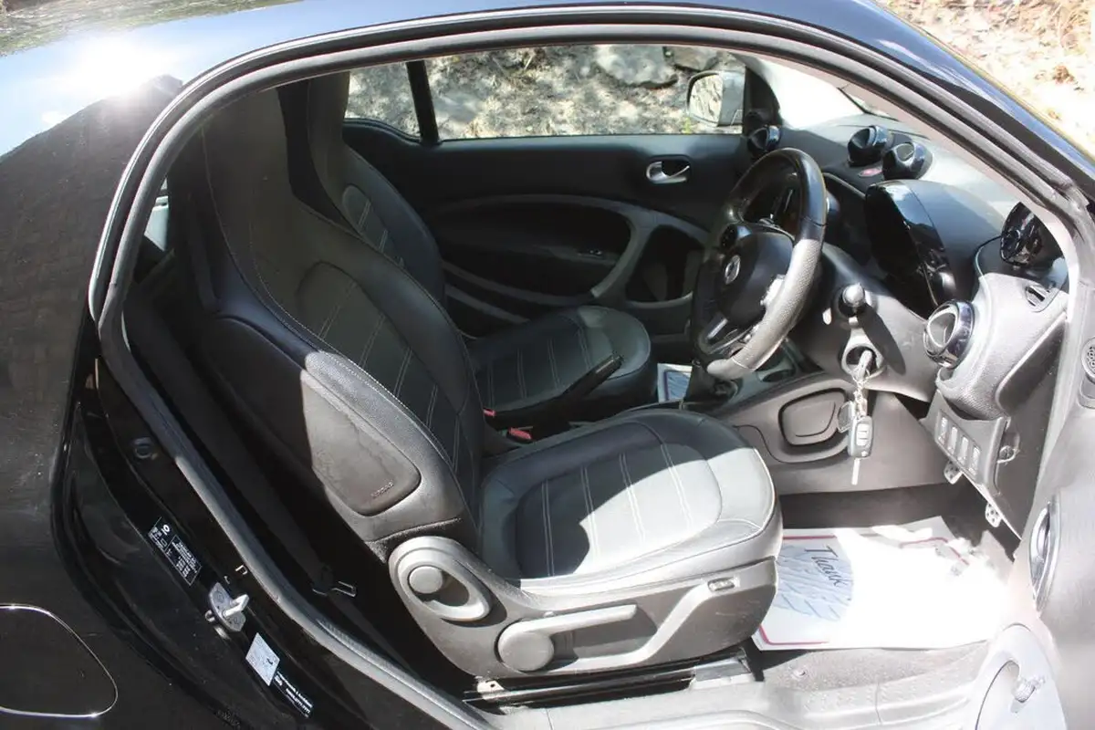 2016-smart-fortwo-09-edition-black-big-7