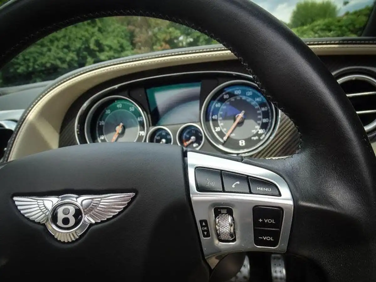 2014-bentley-continental-40-gtc-v8-big-24