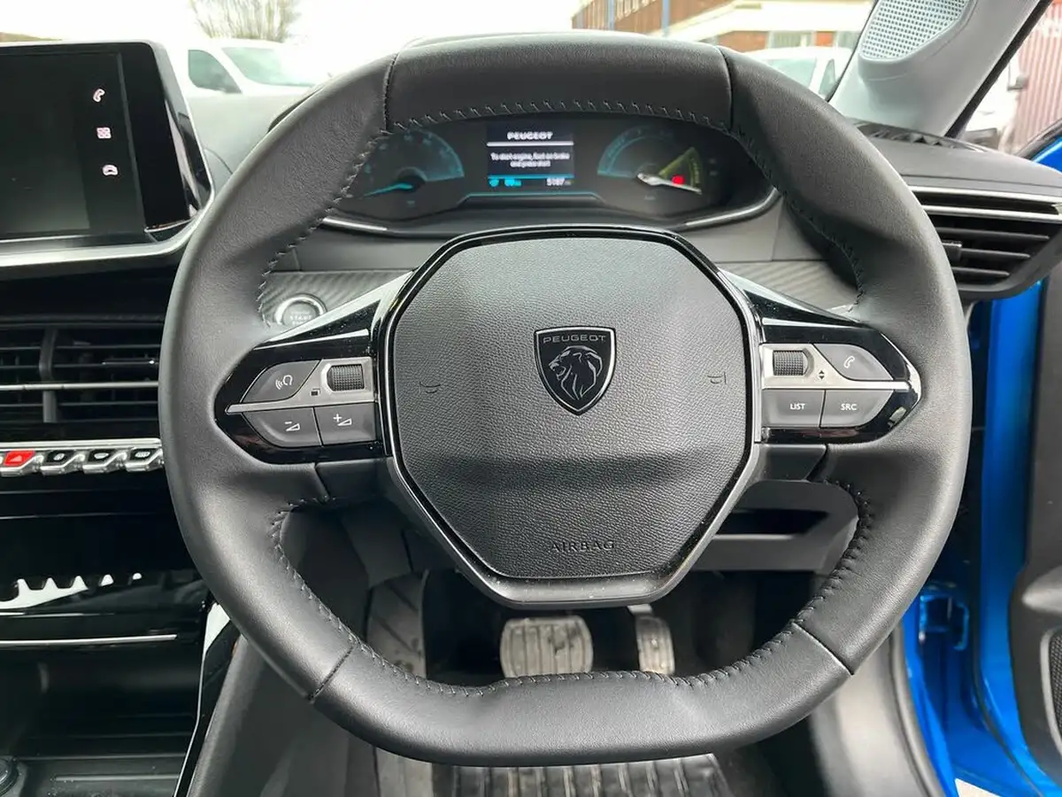 2024-peugeot-208-e-e-style-big-20