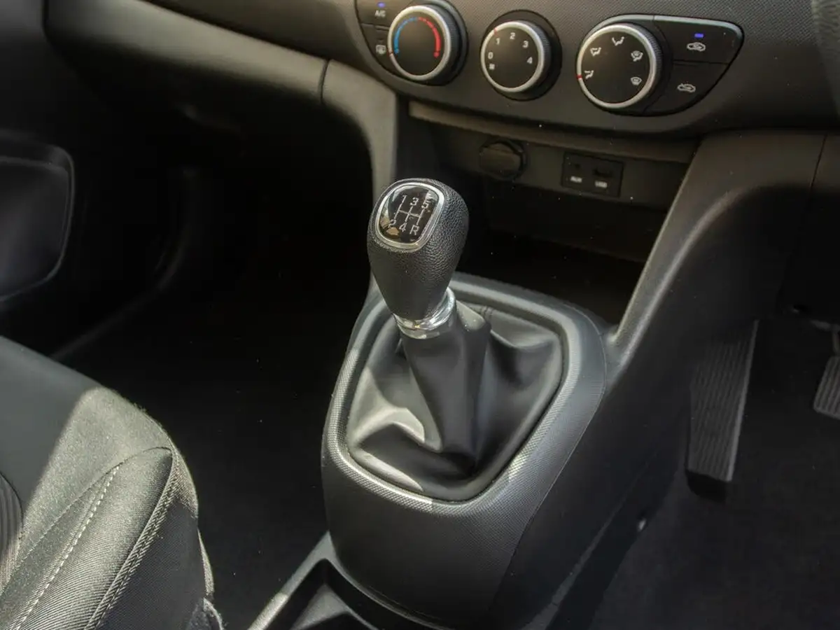 2017-hyundai-i10-10-se-big-27