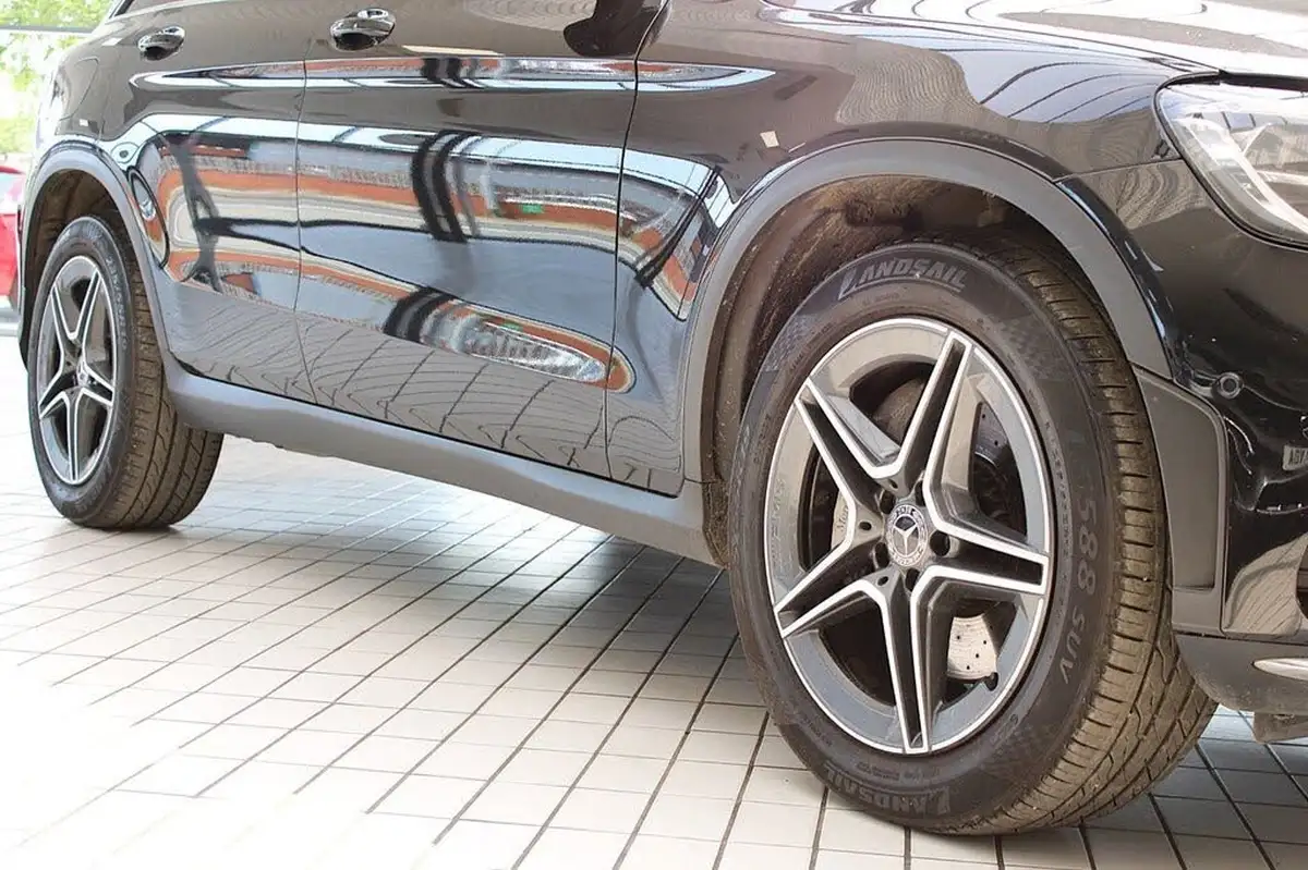 2019-mercedes-benz-glc-class-20d-glc220d-amg-line-station-wagon-5d-4matic-plus-big-8