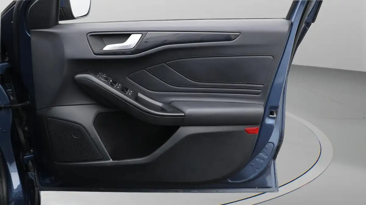 2020-ford-focus-15-st-line-x-hatchback-big-15