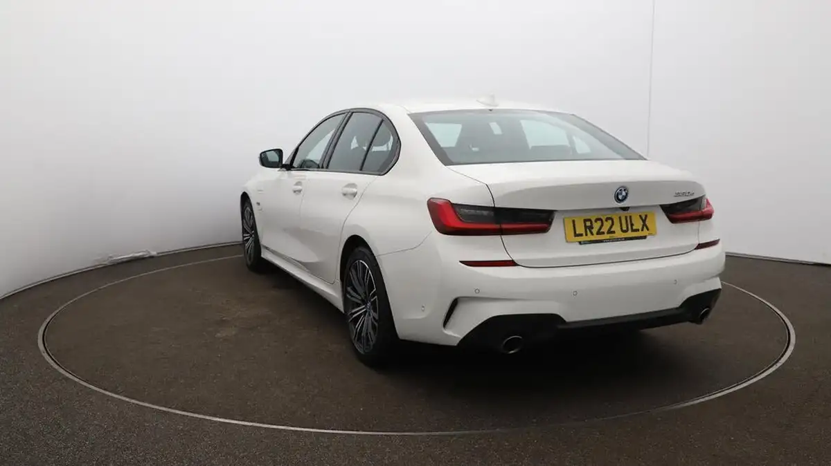 2022-bmw-3-series-20-330e-m-sport-pro-pack-saloon-4d-big-61