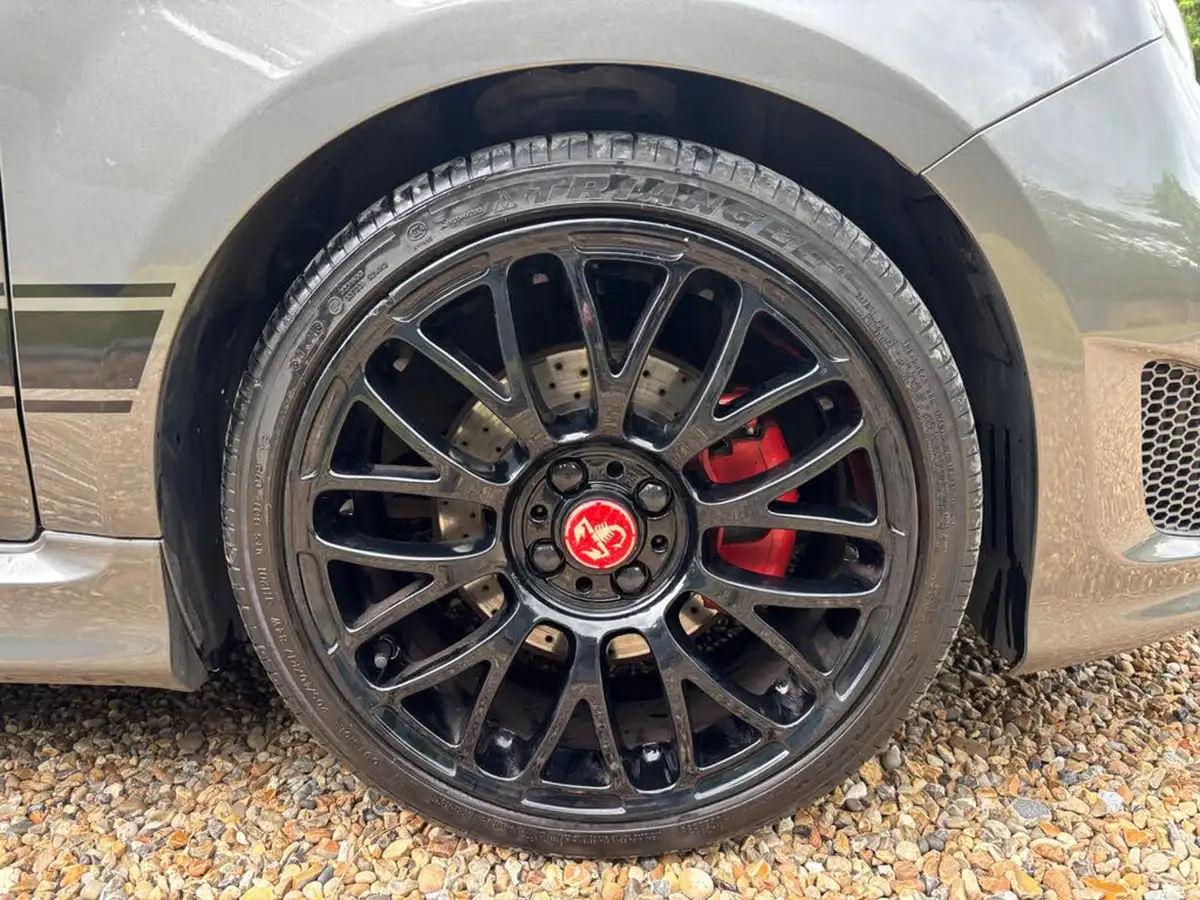 2015-abarth-500-14-tjet-595-turismo-160bhp-big-32