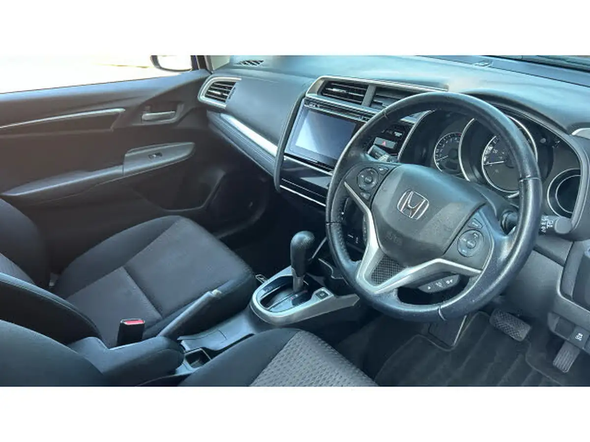 2019-honda-jazz-13-i-vtec-ex-navi-cvt-big-24