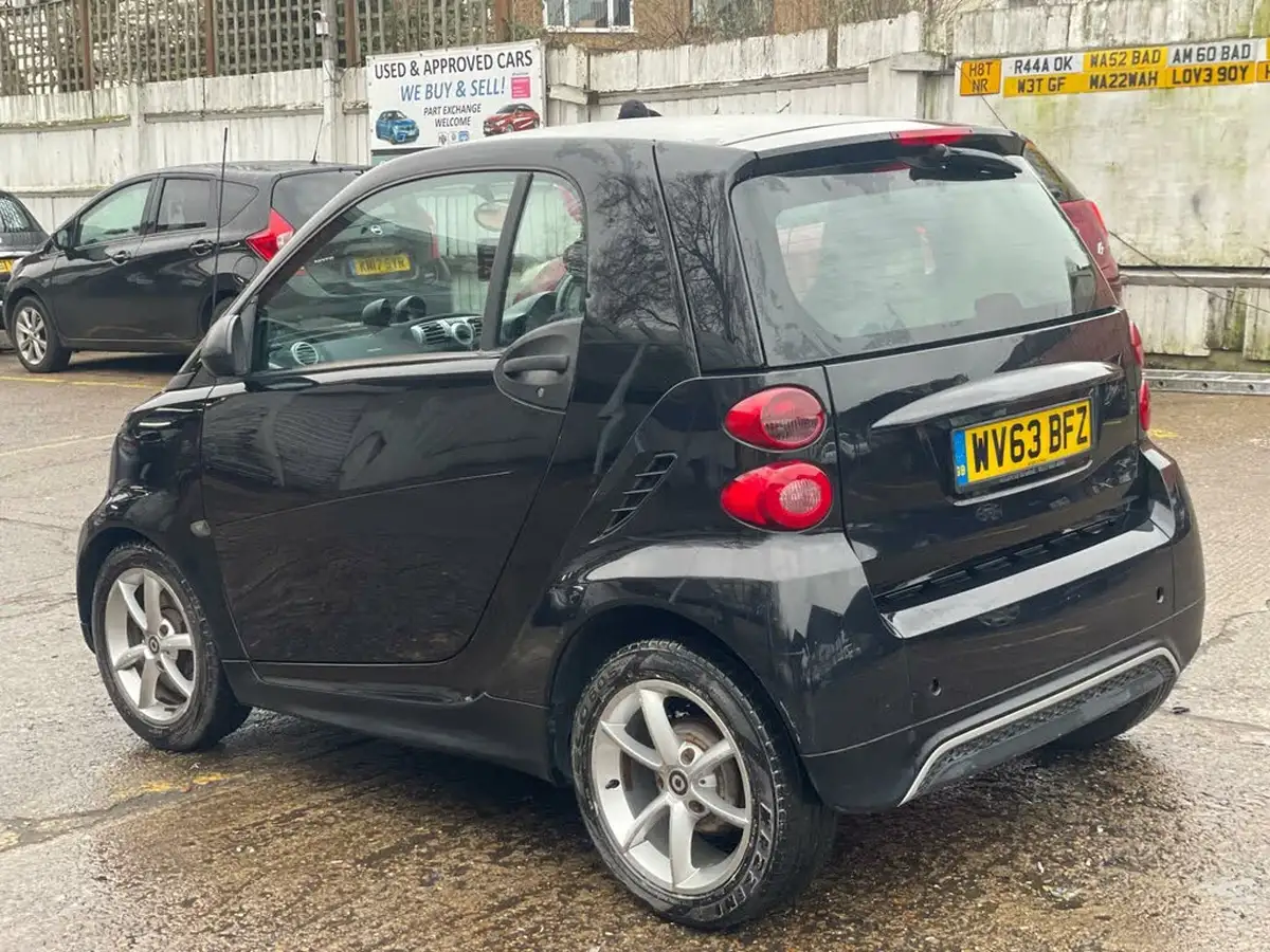 2014-smart-fortwo-10-edition-21-coupe-big-4