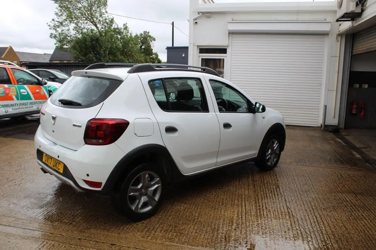 2017-dacia-sandero-stepway-09-tce-laureate-big-3