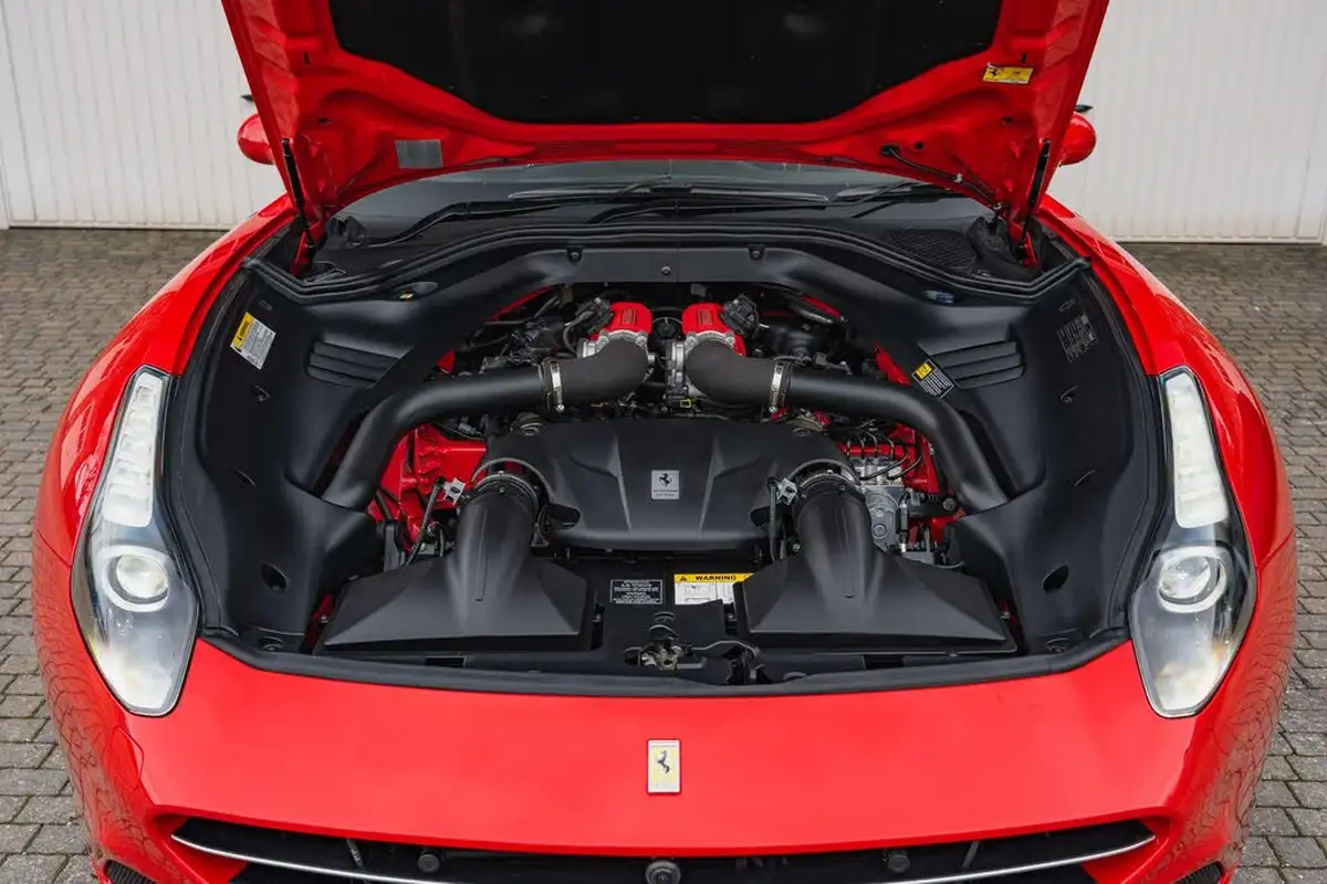 2015-ferrari-california-39-t-big-9
