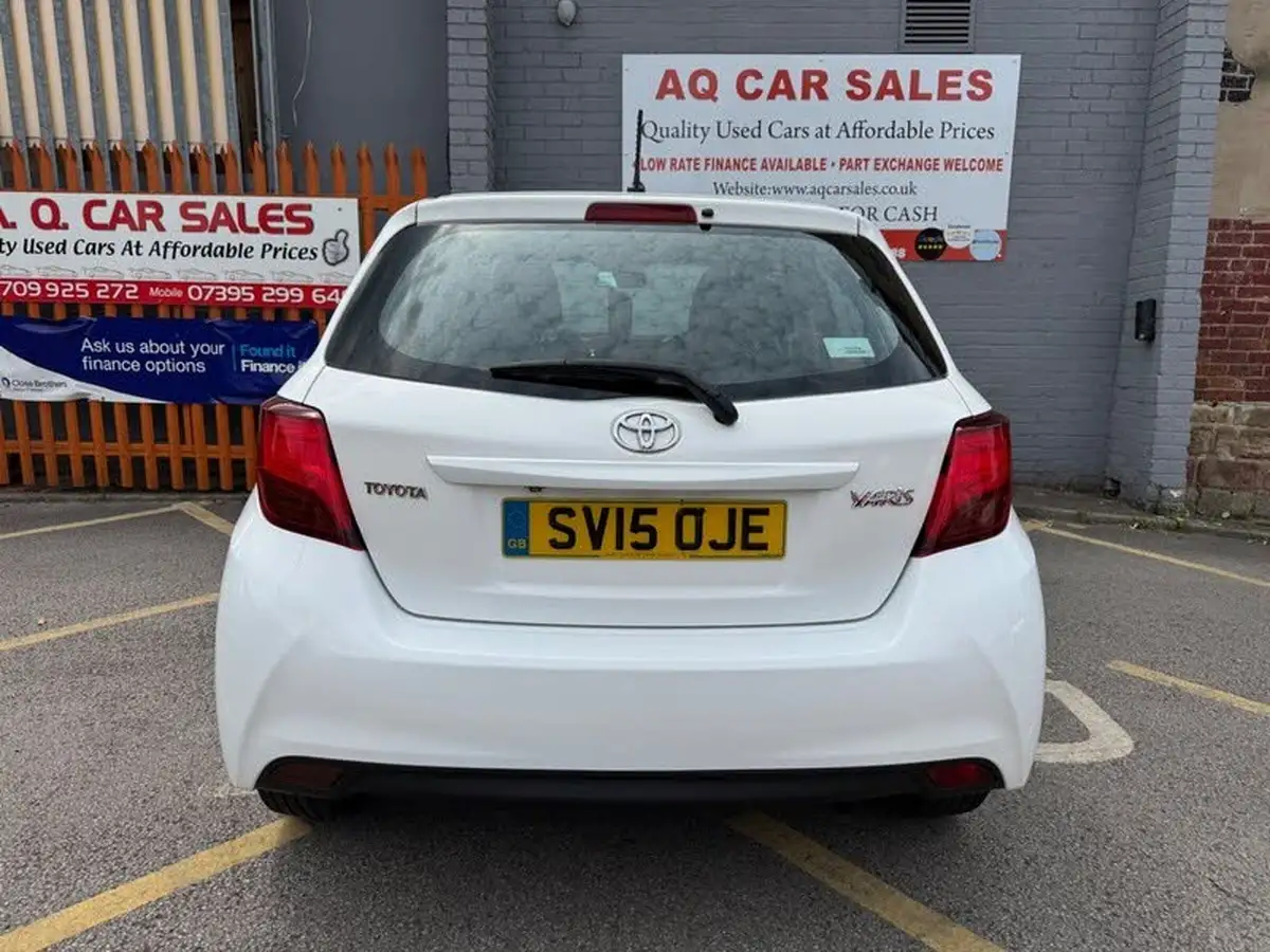 2015-toyota-yaris-10-icon-5d-big-5