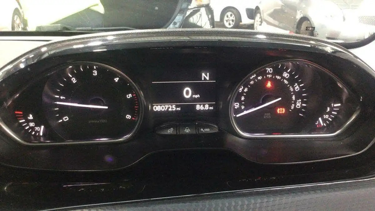 2014-peugeot-2008-crossover-16e-hdi-allure-92bhp-egc-big-8