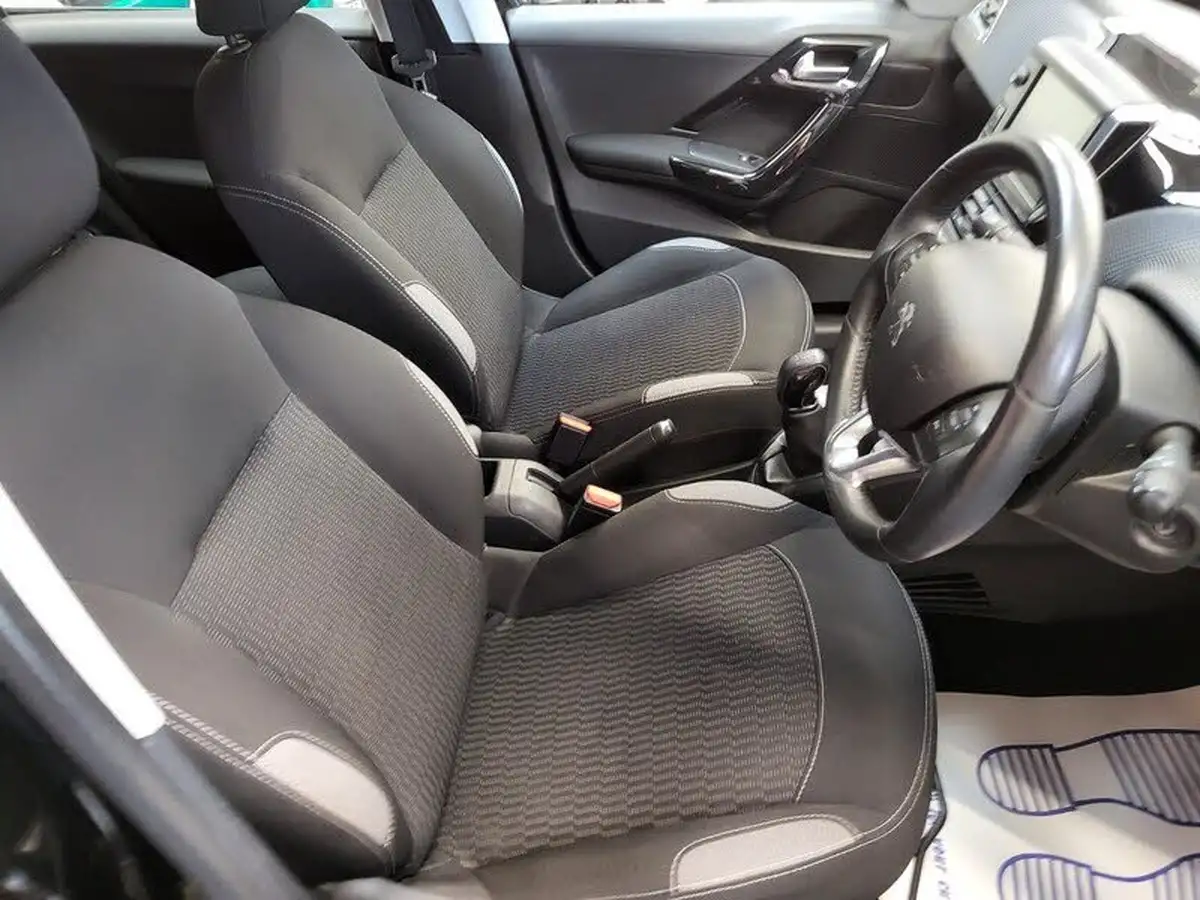 2015-peugeot-208-12-puretech-active-5d-big-16