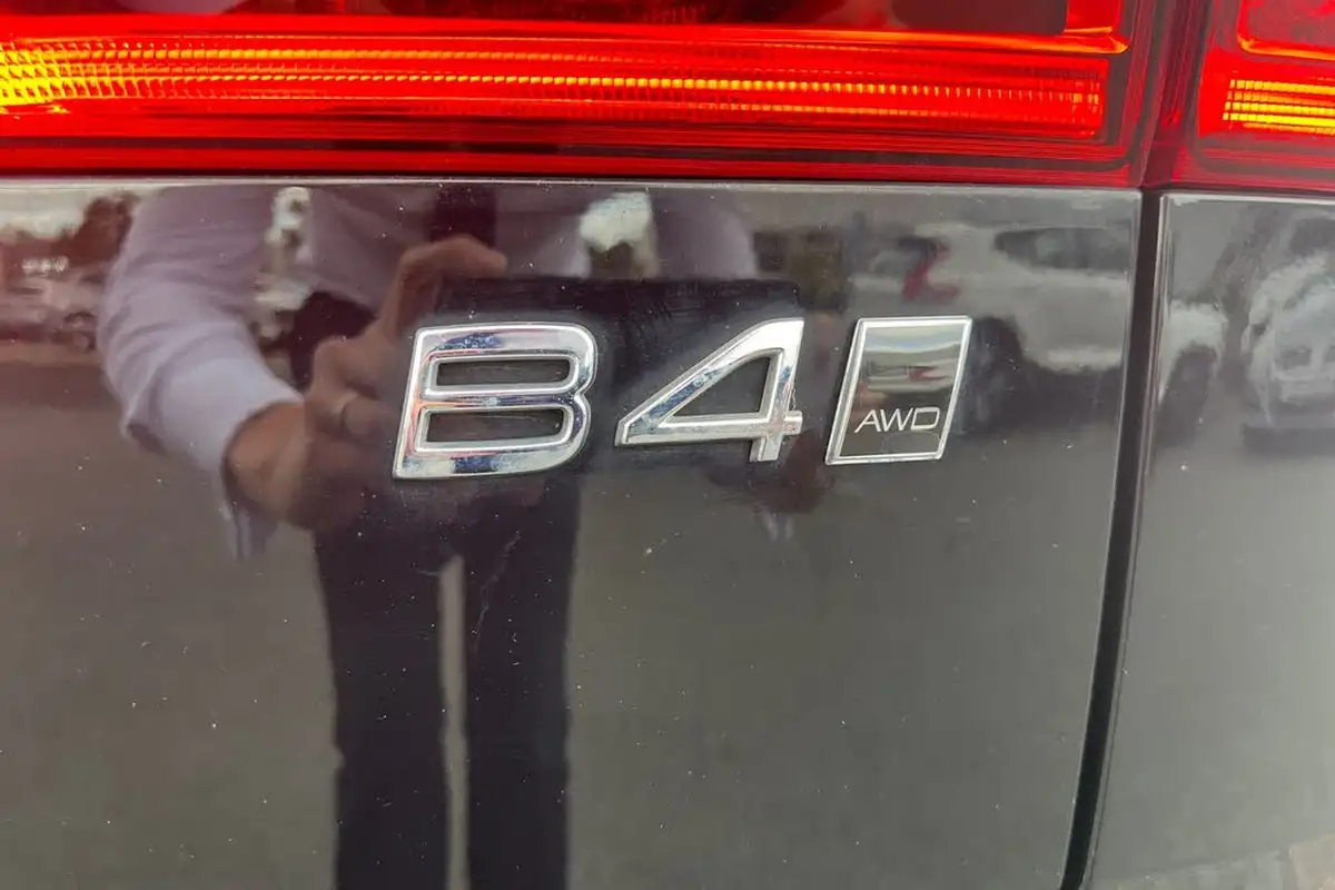 2021-volvo-xc60-20td-b4-momentum-awd-big-23
