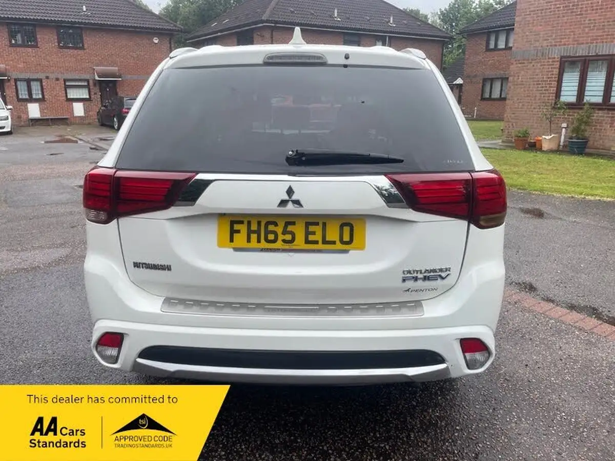 2015-mitsubishi-outlander-20-gx4h-phev-big-3