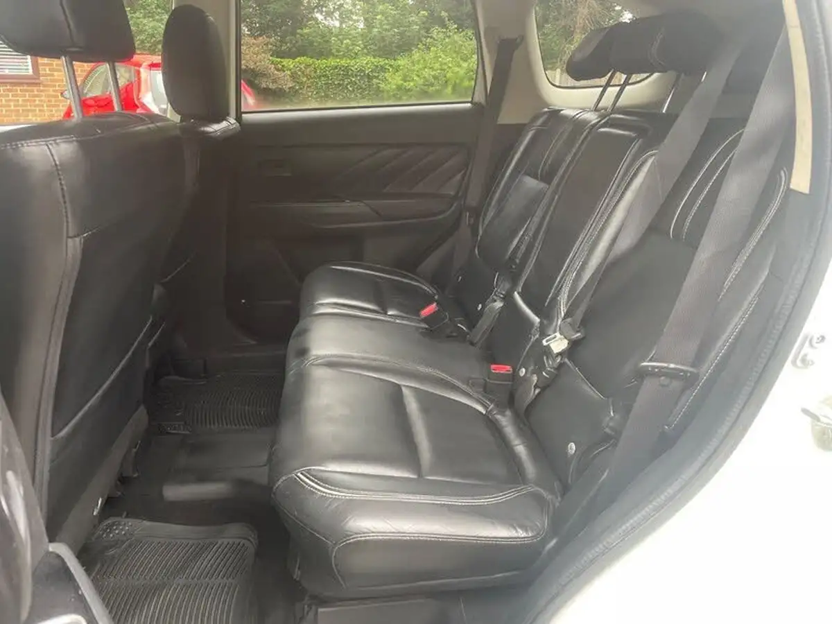 2015-mitsubishi-outlander-20-gx4h-phev-big-27