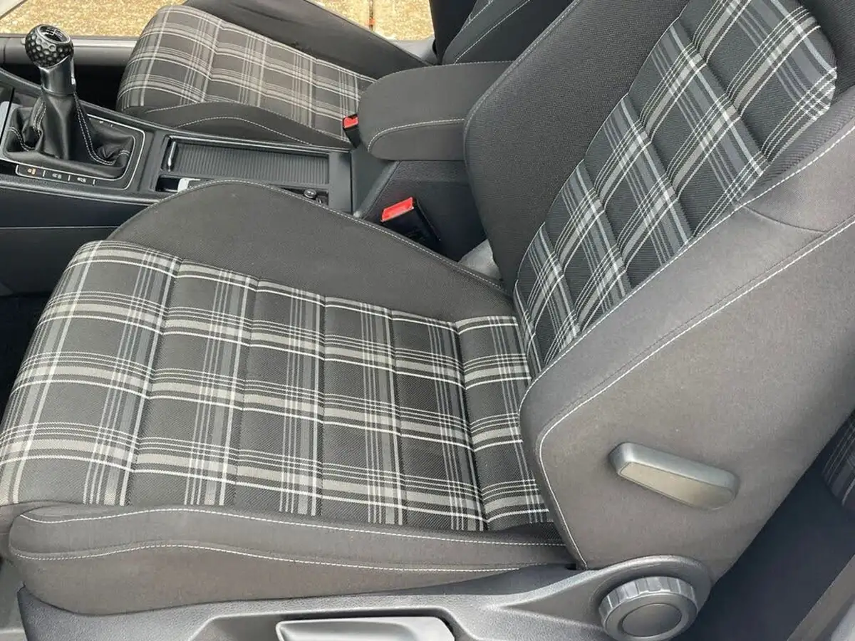 2014-volkswagen-golf-20tdi-gtd-3d-big-50