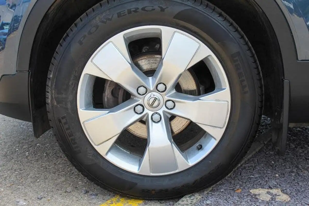 2020-volvo-xc40-15-t3-momentum-geartronic-big-15