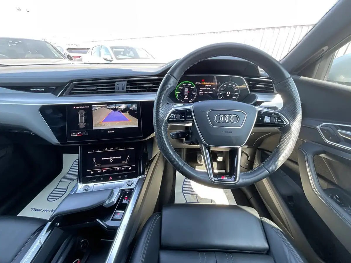 2021-audi-e-tron-55e-s-line-sportback-big-13