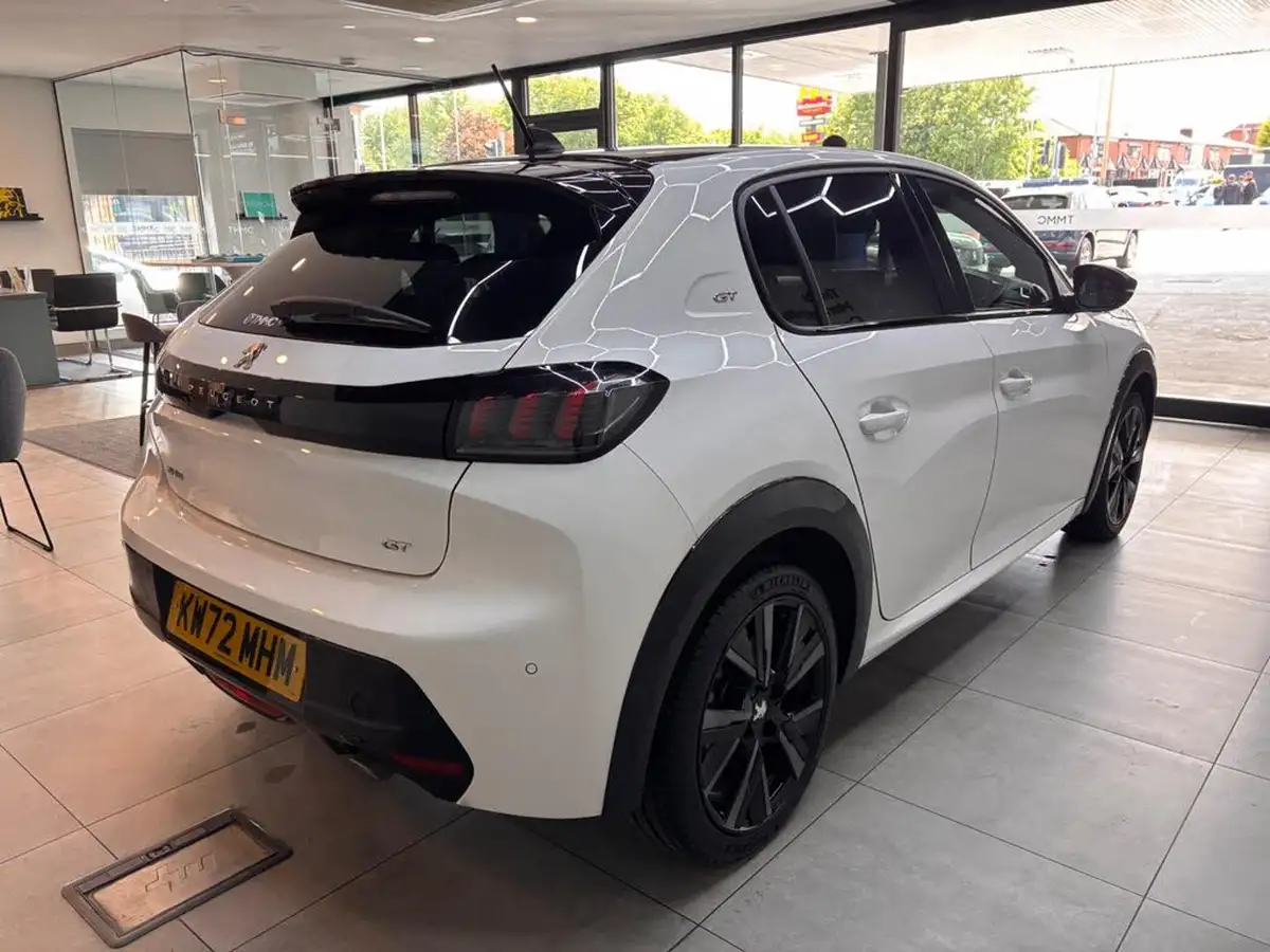 2023-peugeot-208-12-puretech-gt-100ps-big-8