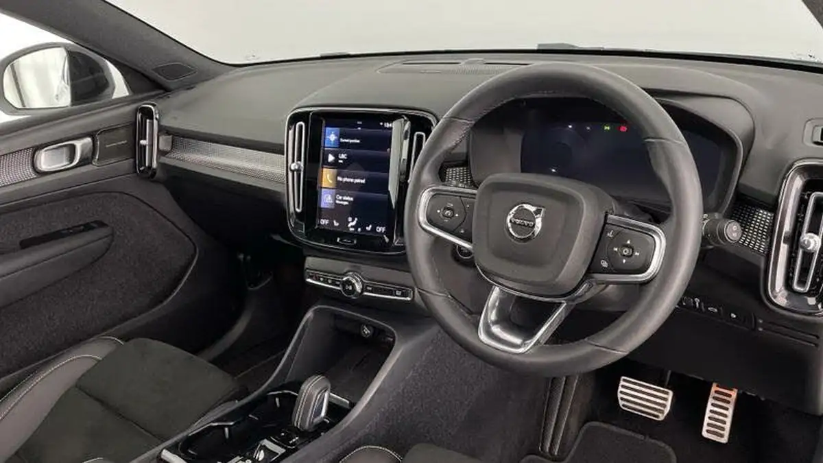 2021-volvo-xc40-15-t5-r-design-262bhp-big-5