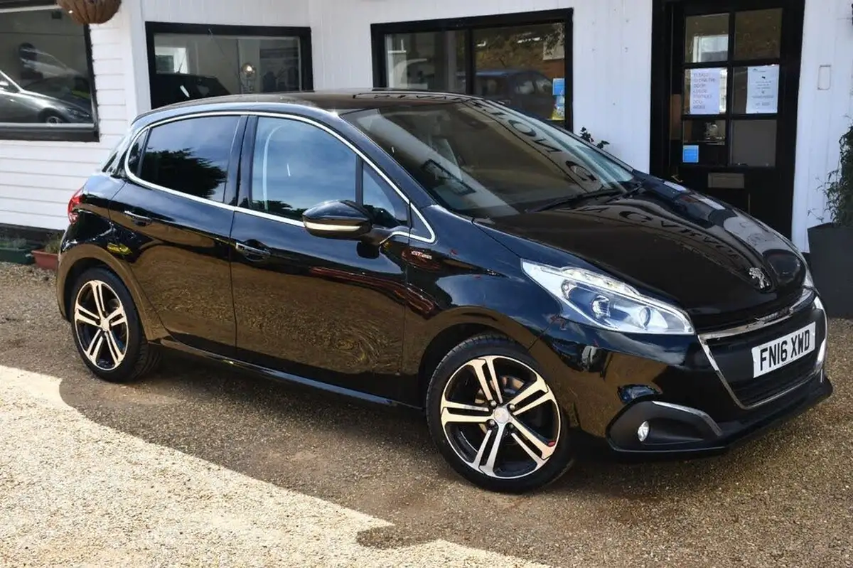 2016-peugeot-208-12-puretech-gt-line-5d-big-3