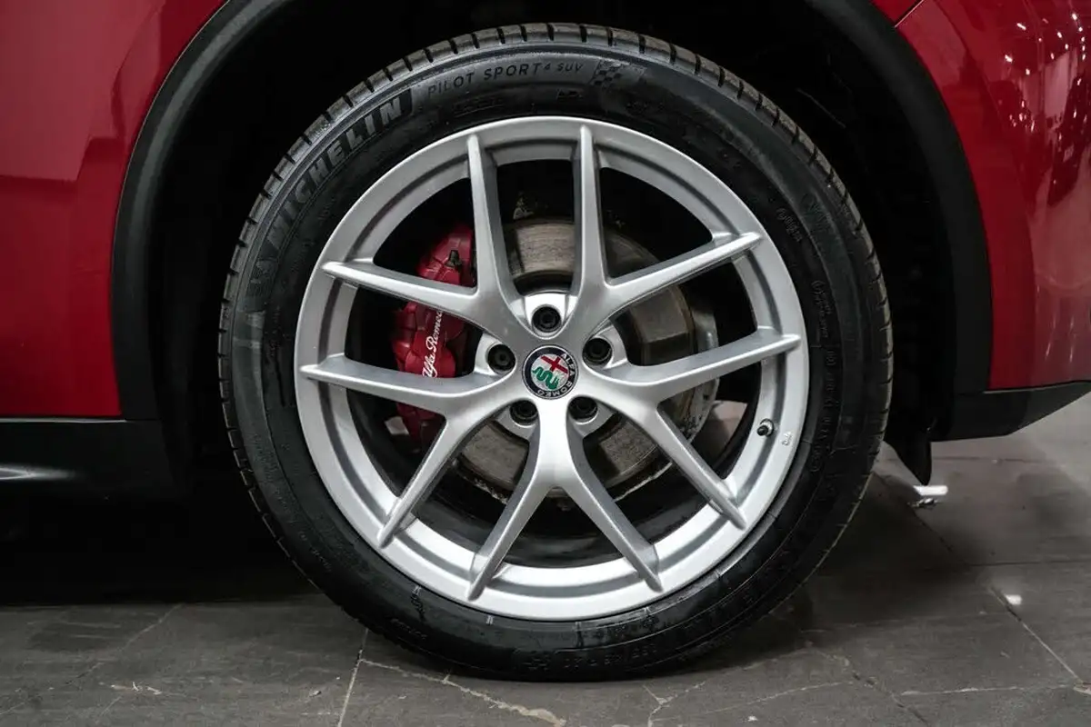 2017-alfa-romeo-stelvio-22td-milano-big-4