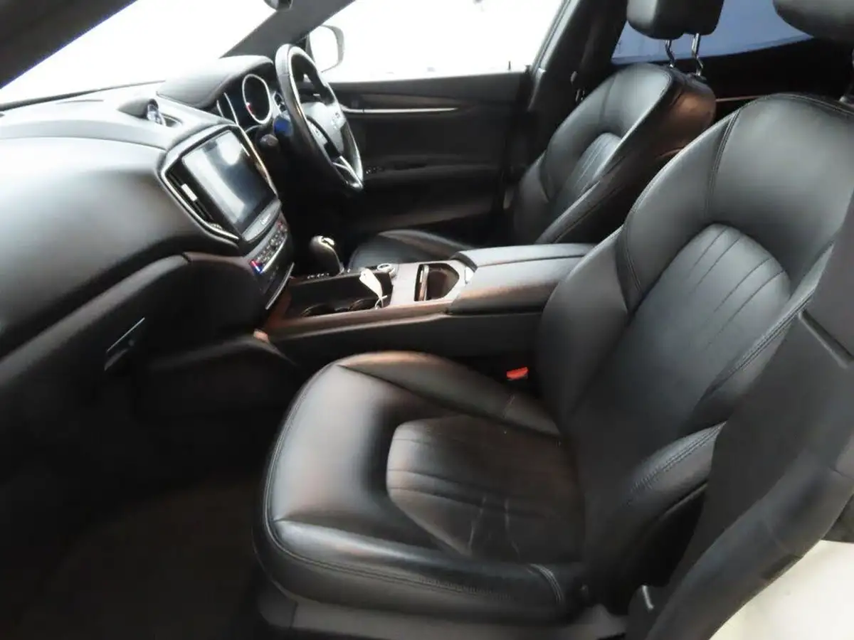 2017-maserati-ghibli-30td-big-11