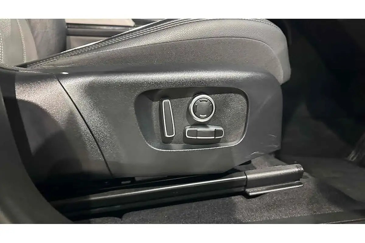 2021-land-rover-range-rover-evoque-15-p300e-r-dynamic-s-big-32