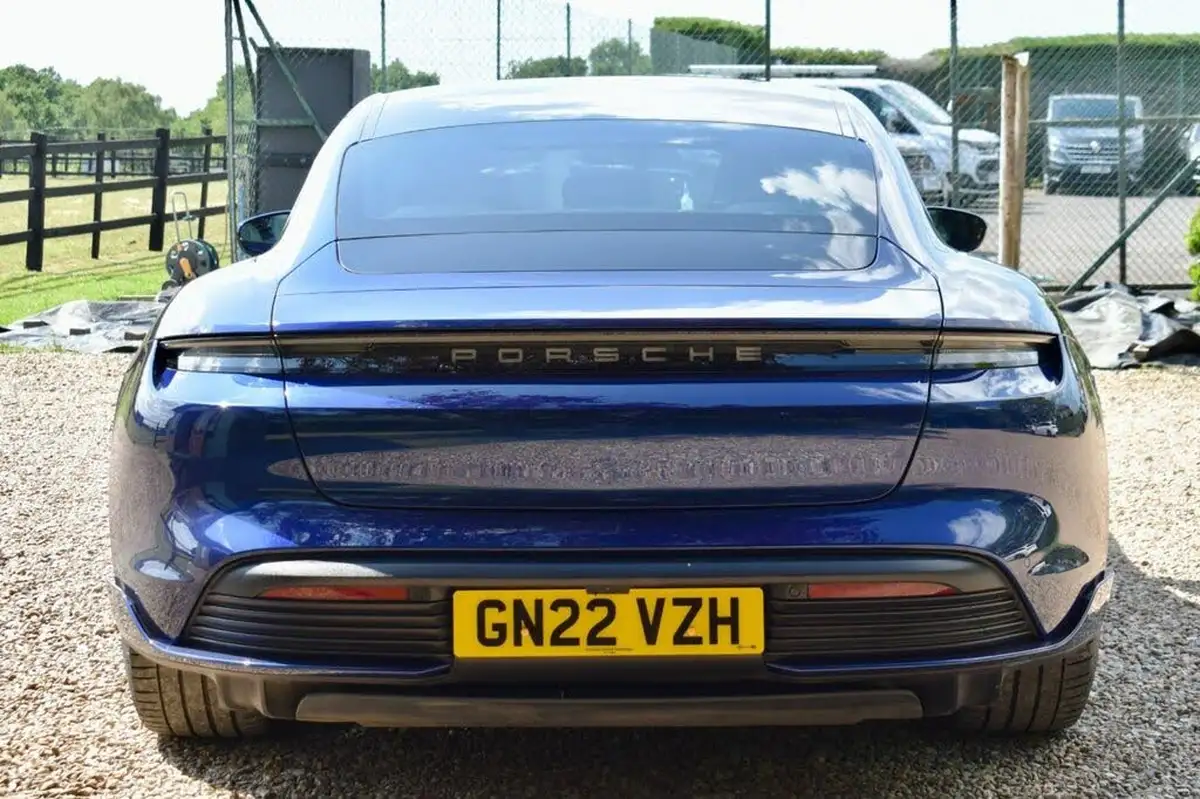 2022-porsche-taycan-e-base-476ps-performance-battery-plus-big-8