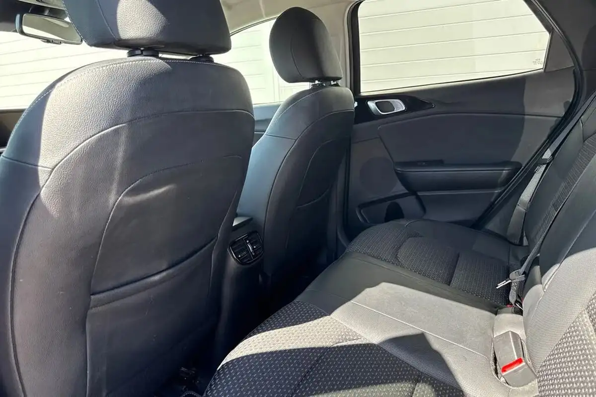 2021-kia-ceed-15-t-gdi-3-hatchback-dct-big-33