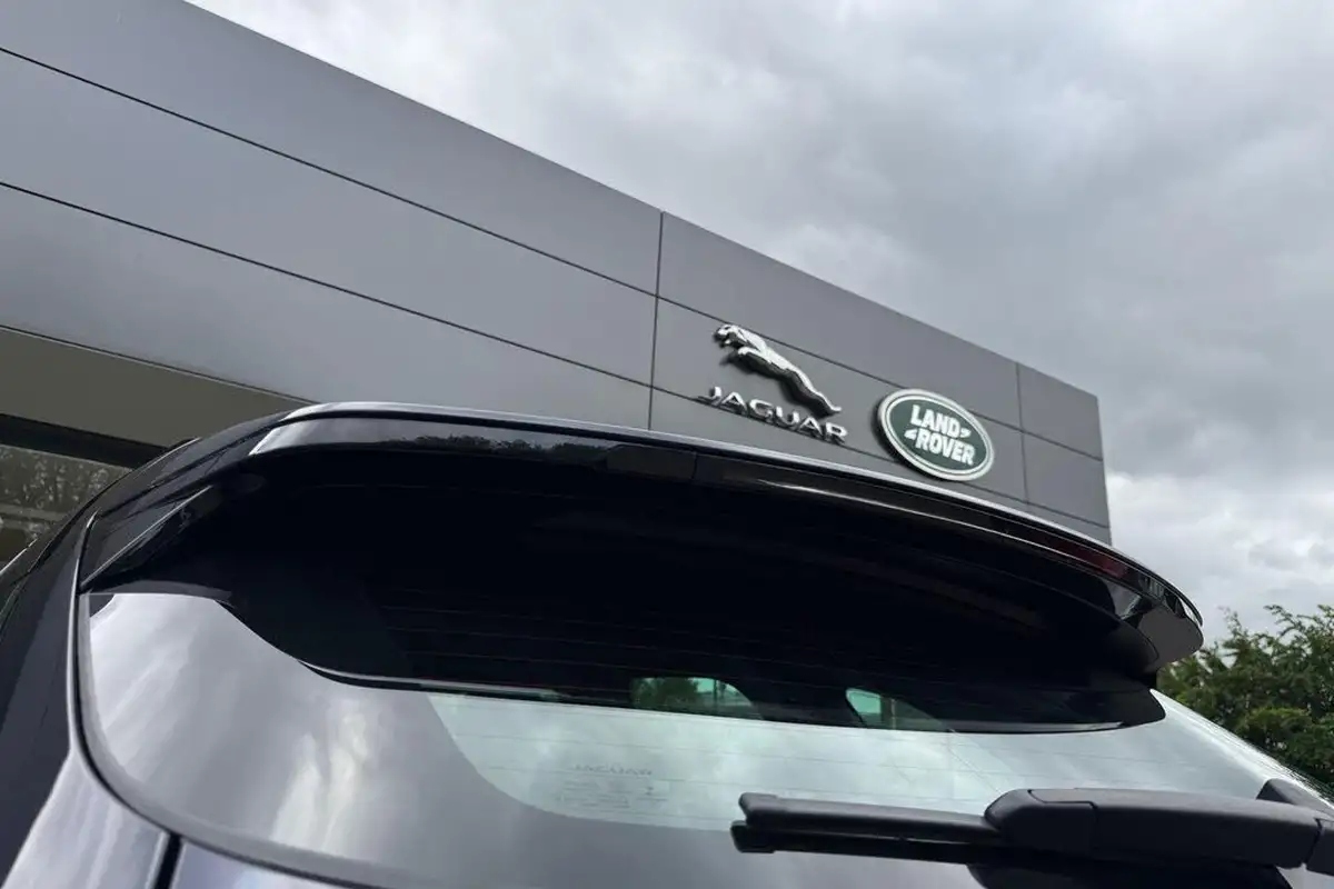 2022-jaguar-f-pace-20-p400e-r-dynamic-se-big-31