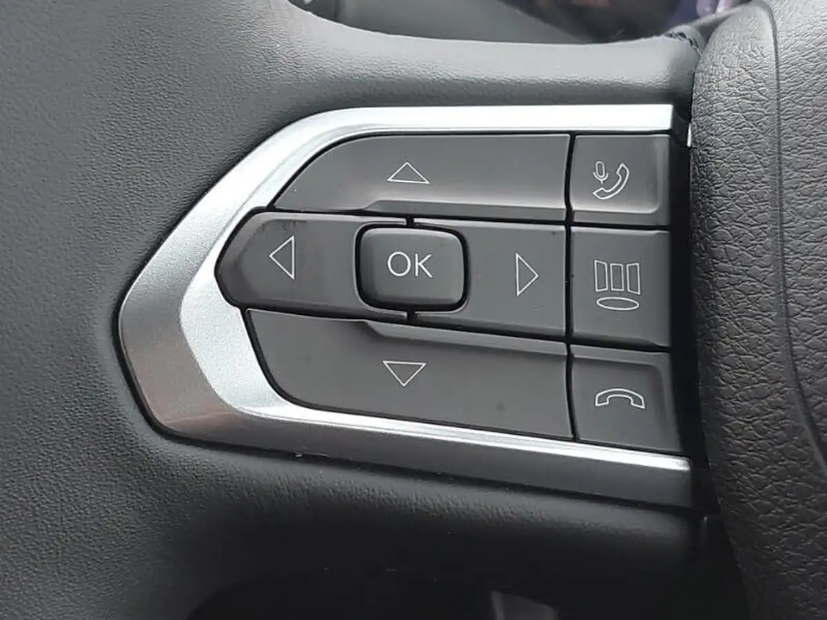 2025-jeep-compass-15-summit-big-17