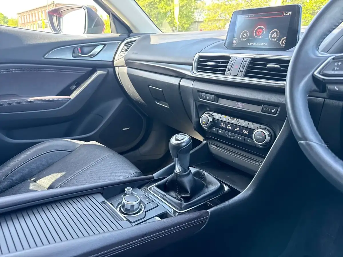 2017-mazda-mazda3-20-sport-nav-165ps-skyactiv-g-hatchback-5d-big-19