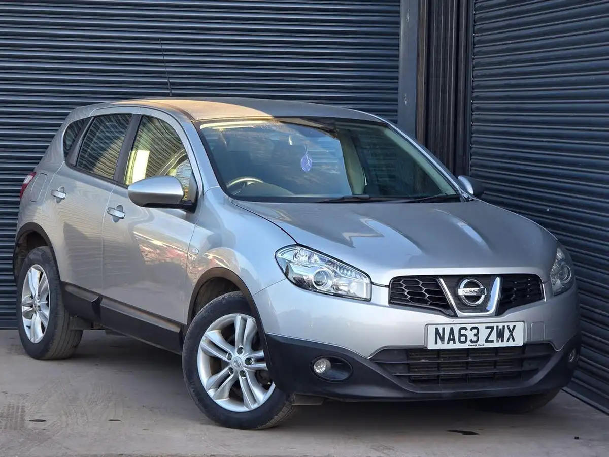 2013-nissan-qashqai-15td-acenta-big-0