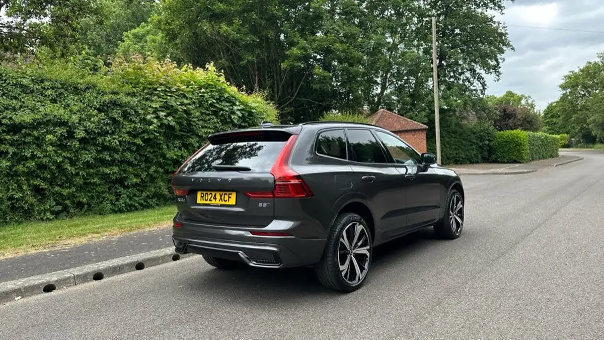 2024-volvo-xc60-20-b5-ultimate-big-45