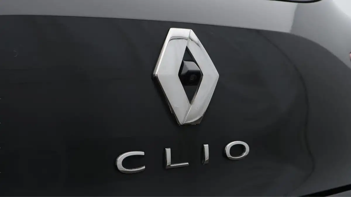 2020-renault-clio-13-tce-rs-line-big-22