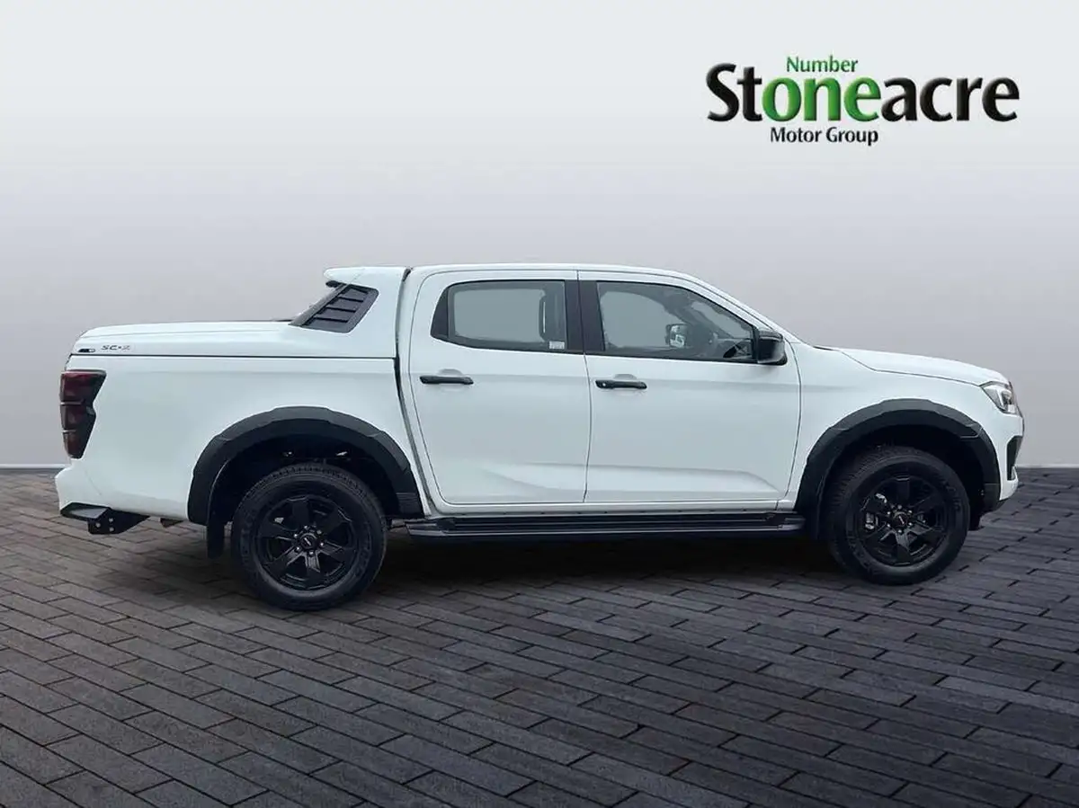 2025-isuzu-d-max-19td-v-cross-auto-big-3