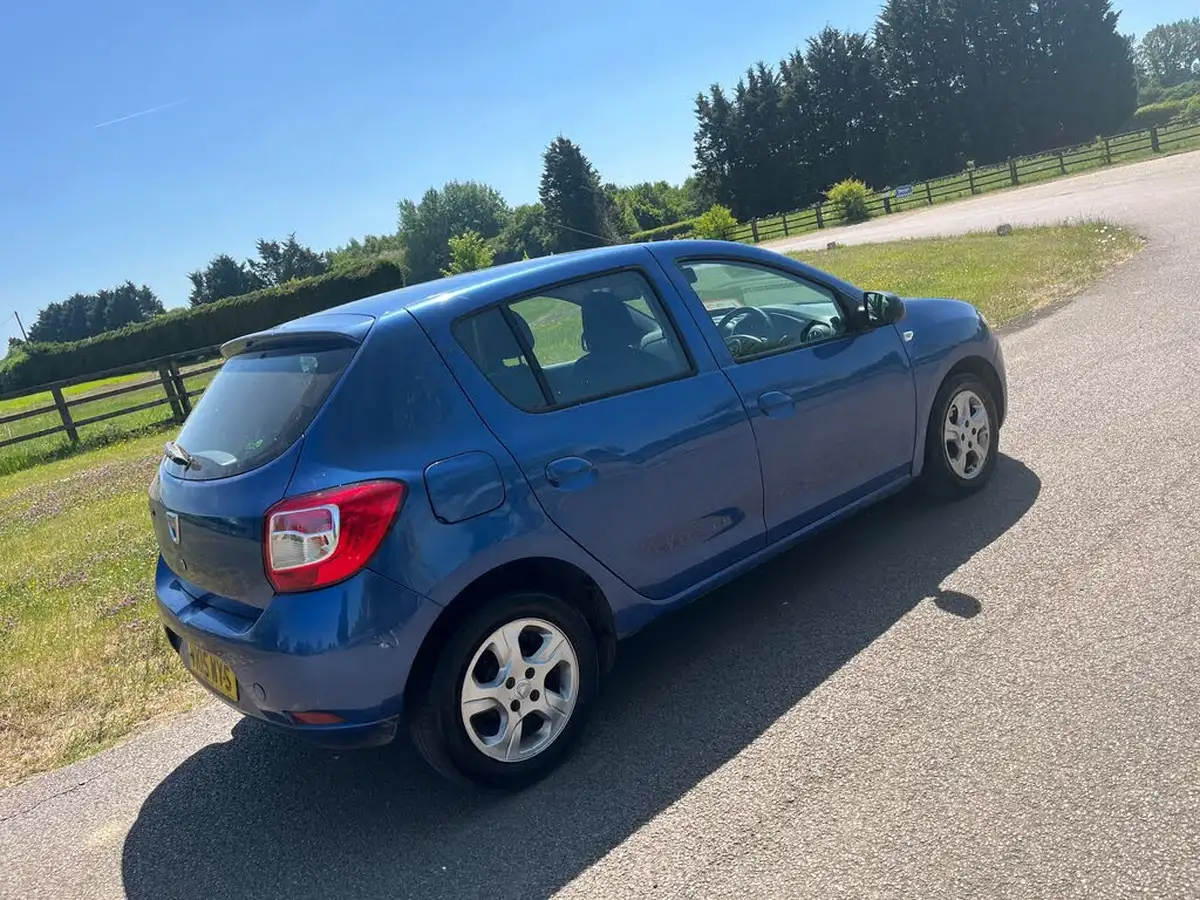 2015-dacia-sandero-15d-laureate-big-3