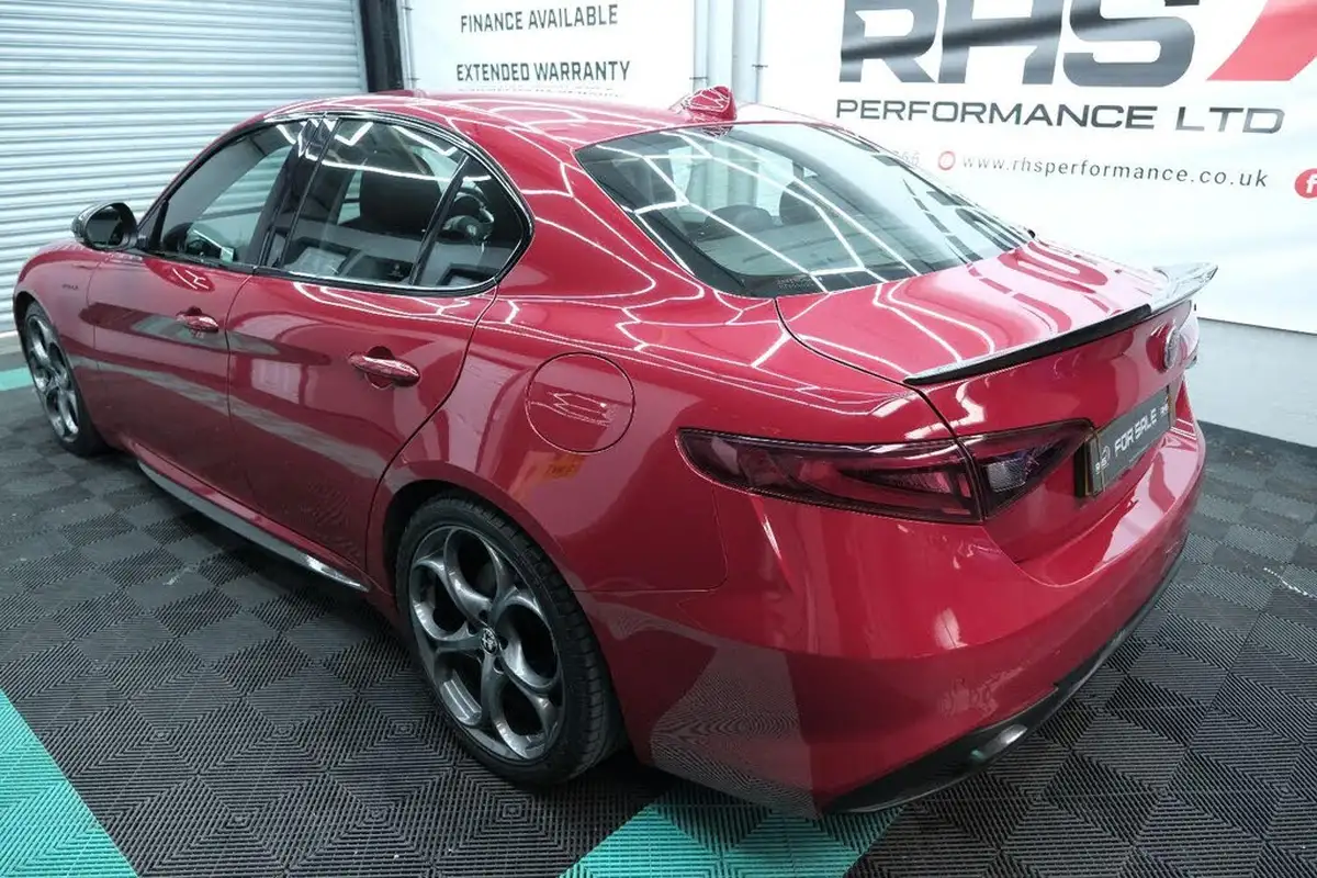 2017-alfa-romeo-giulia-20-veloce-big-10