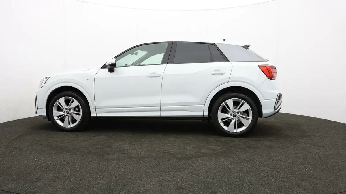 2021-audi-q2-10-30-tfsi-s-line-big-70