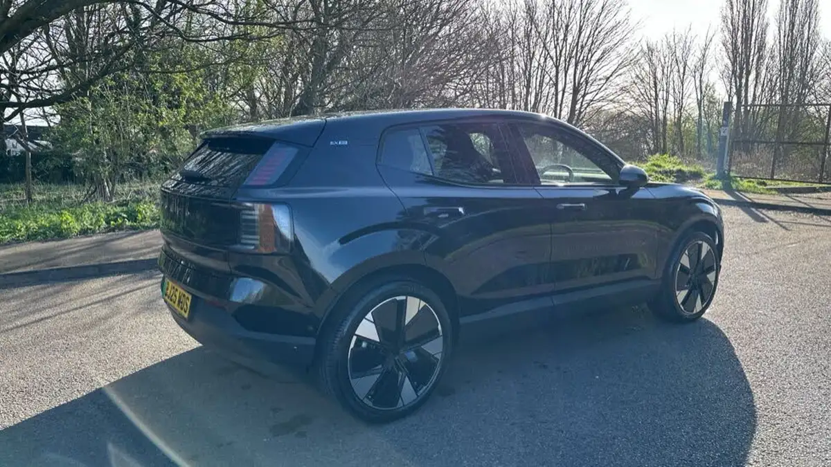 2025-volvo-ex30-e-single-motor-ultra-big-21
